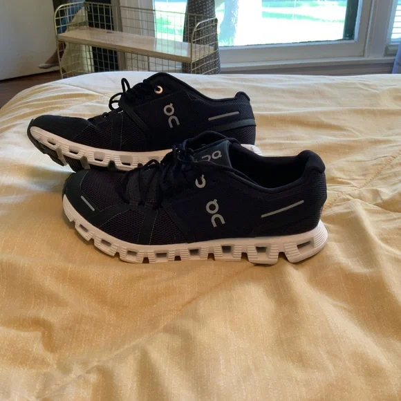 On cloud size 7 - Picture 4 of 5